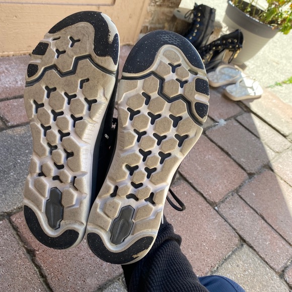 NIKE RUNNING SHOES - Picture 6 of 7